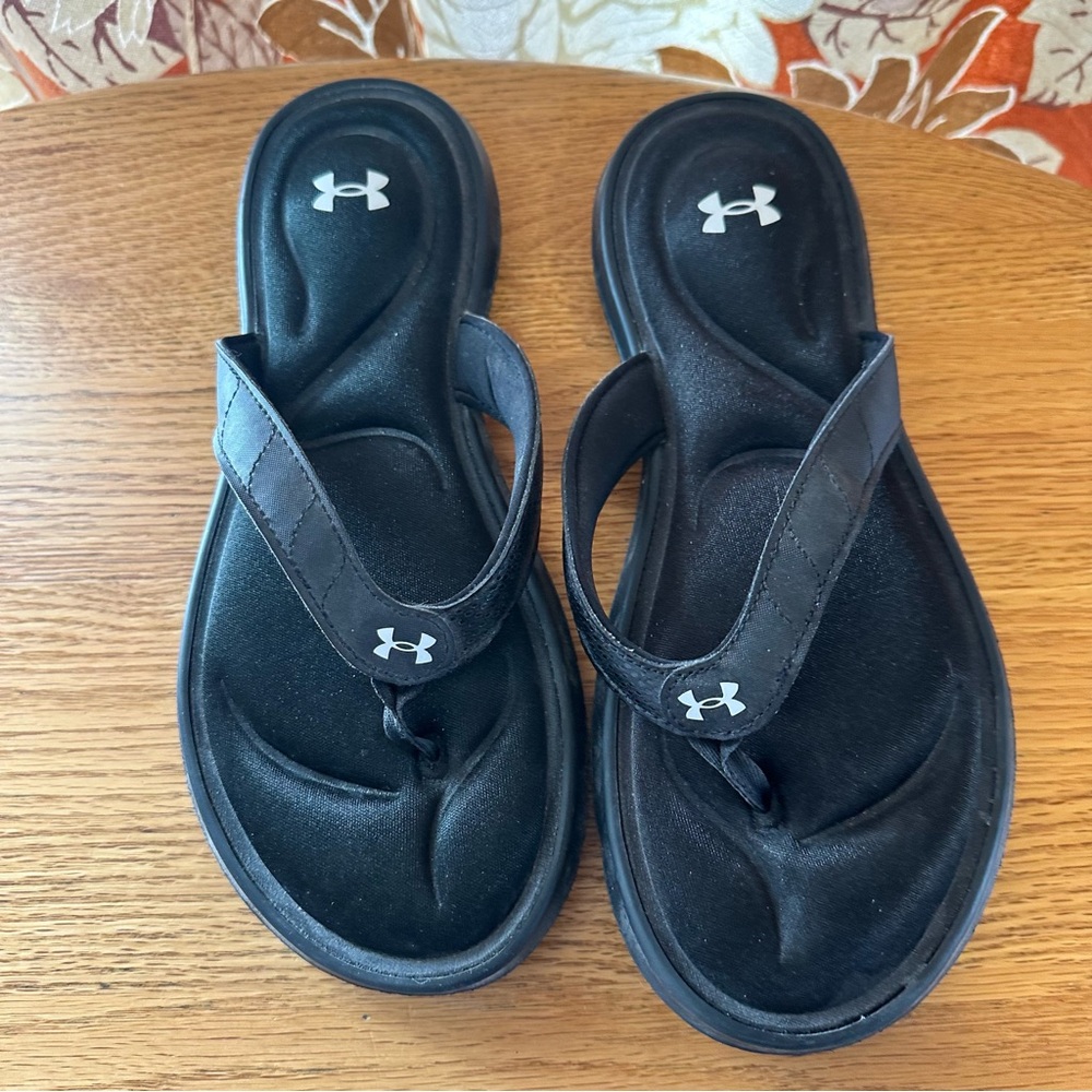 NWOT Under Armour Black Flip Flops